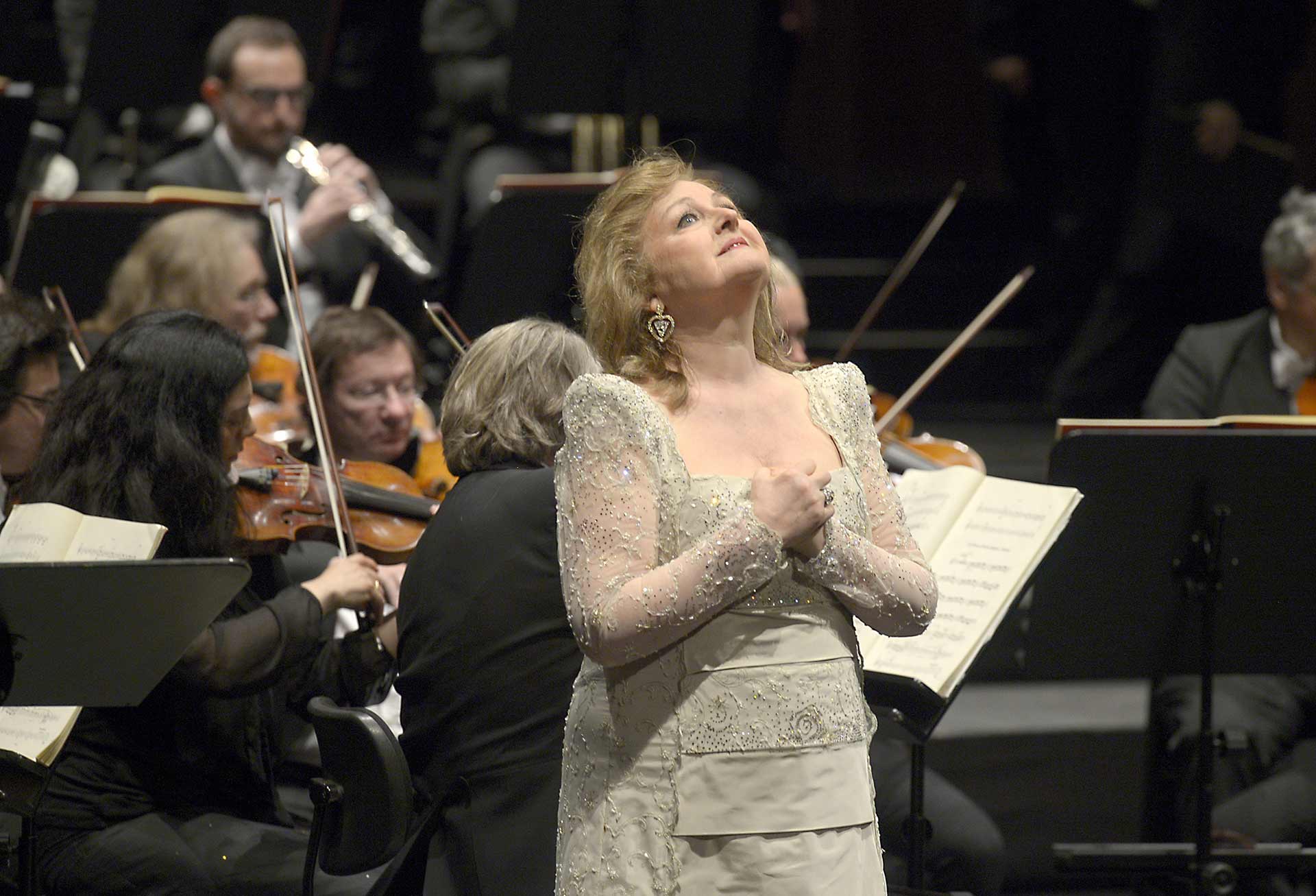 Aussdrucksstark: Edita Gruberova als Norma. (Foto © Bettina Stöß via Deutsche Oper Berlin)