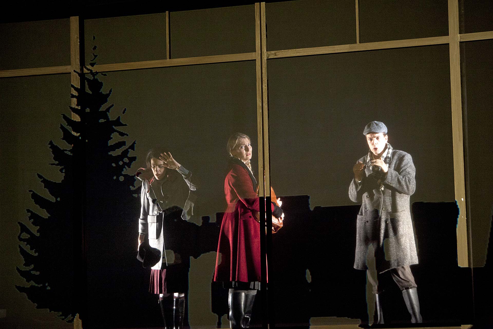L'Invisible: Rachel Harnisch, Annika Schlicht, Thomas Blondelle; Foto © Bernd Uhlig / Deutsche Oper Berlin