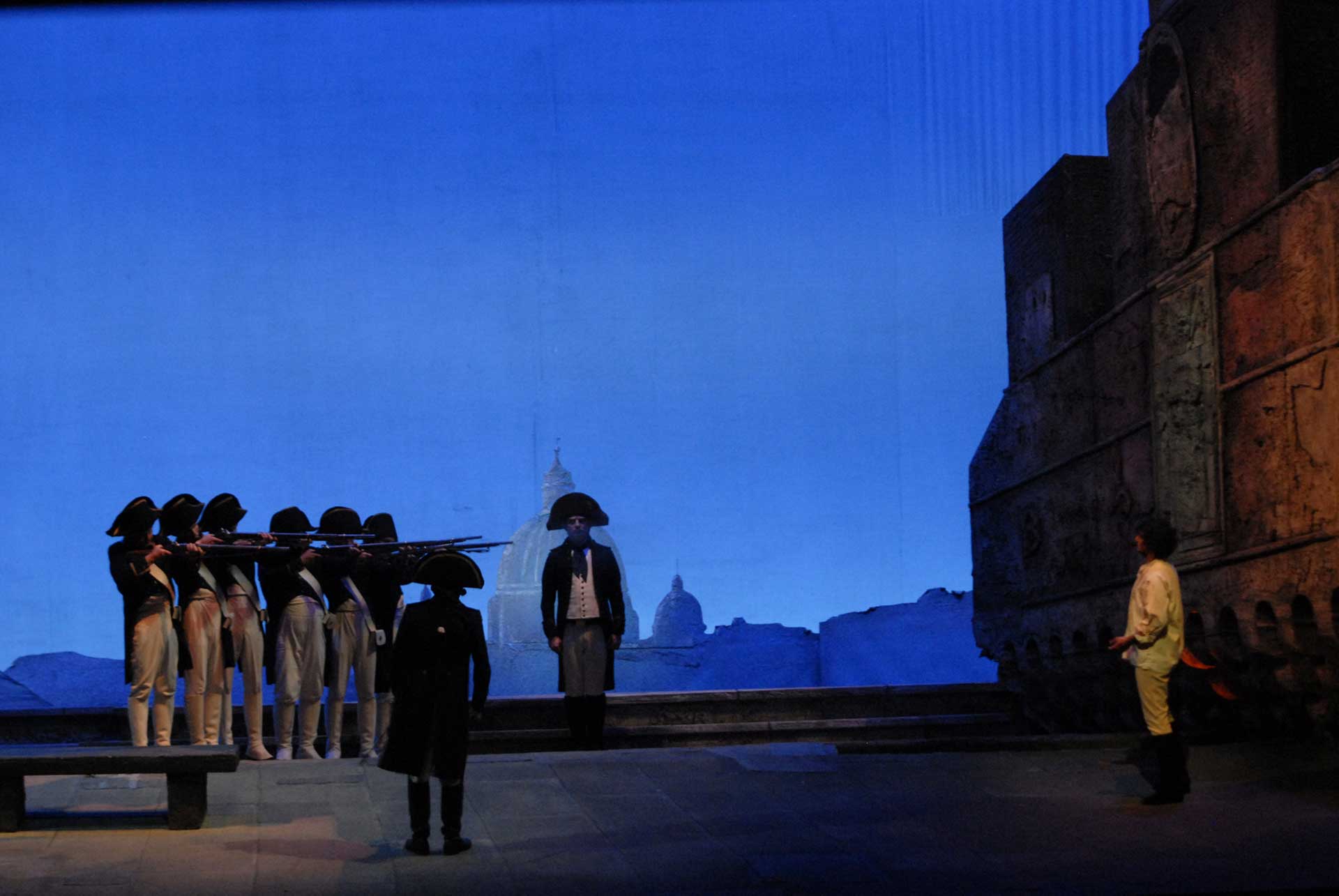 Jonas Kaufmann als Cavaradossi im 3. Akt von Tosca (aus dem Jahre 2009, Foto von Bettina Stöß)