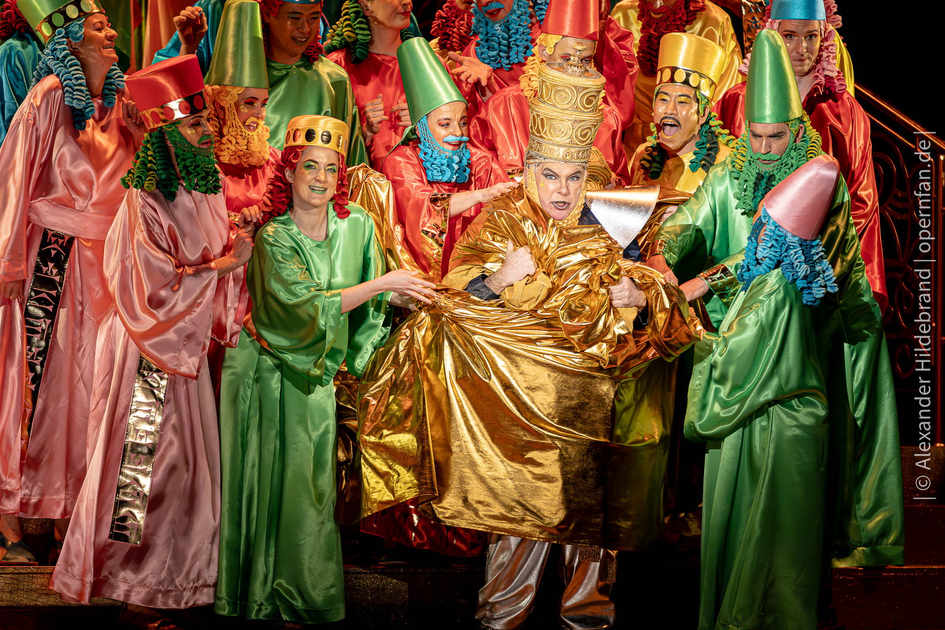 Belshazzar: Robert Murray, Chorsolisten der Komischen Oper | Foto © Alexander Hildebrand | opernfan.de | Belshazzar KOB 09