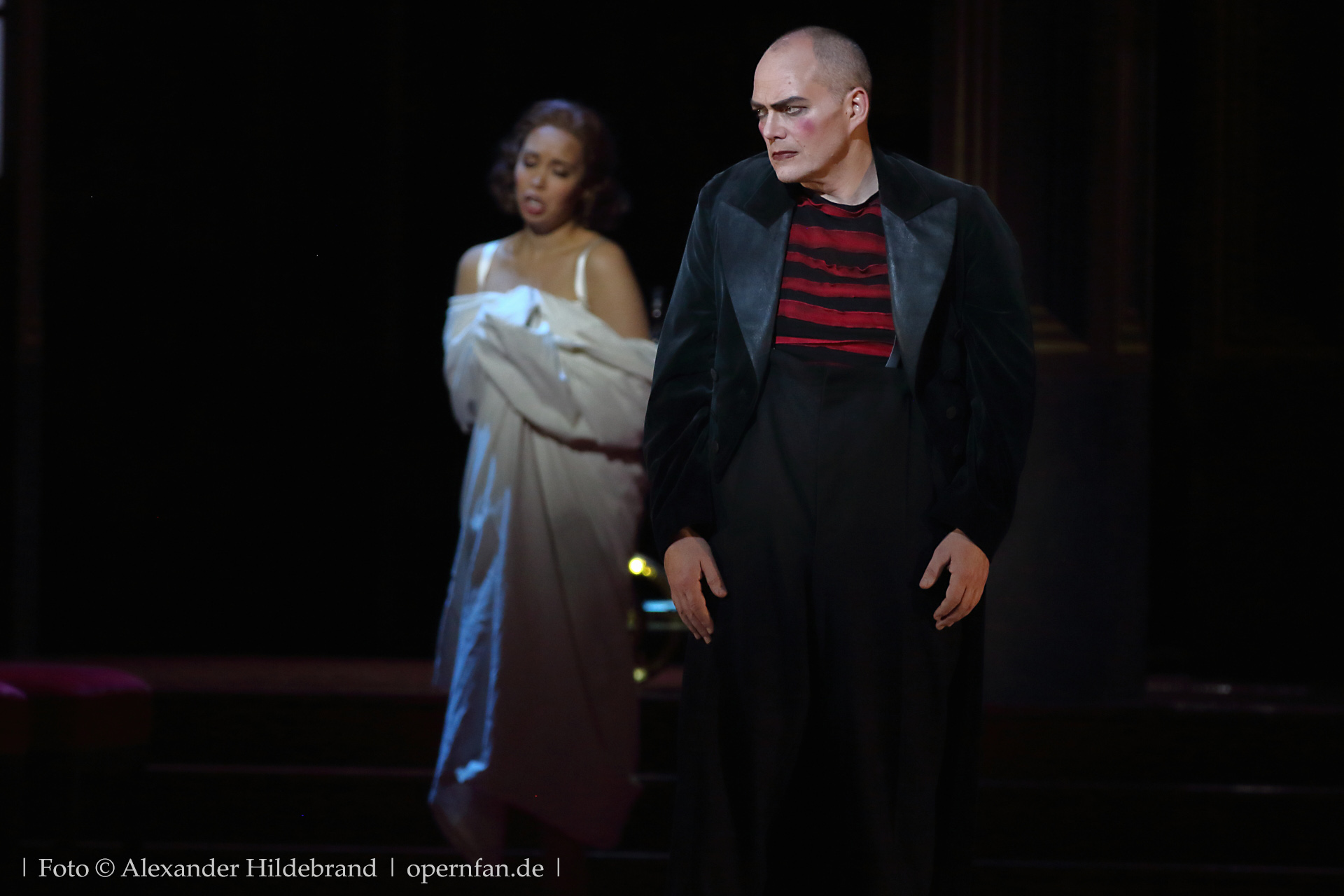 Gilda (Nadine Sierra) und Rigoletto (Christopher Maltmann) | Foto © Alexander Hildebrand | opernfan.de | IMG 5305