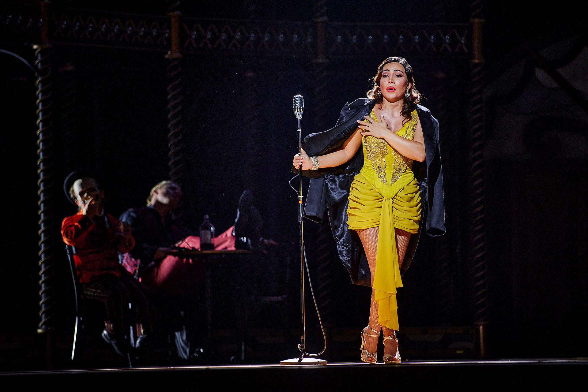 Nina Minasyan (Violetta Valéry), Komparserie La Traviata Gp 171 01 | Foto © Semperoper Dresden/Ludwig Olah |
